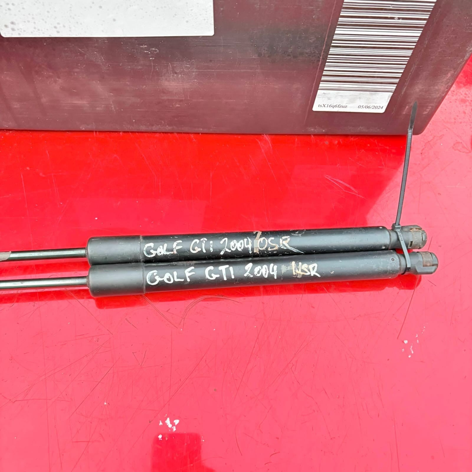 AUDI A7 BONNET GAS STRUT LEFT & RIGHT 4G8823359A 2004