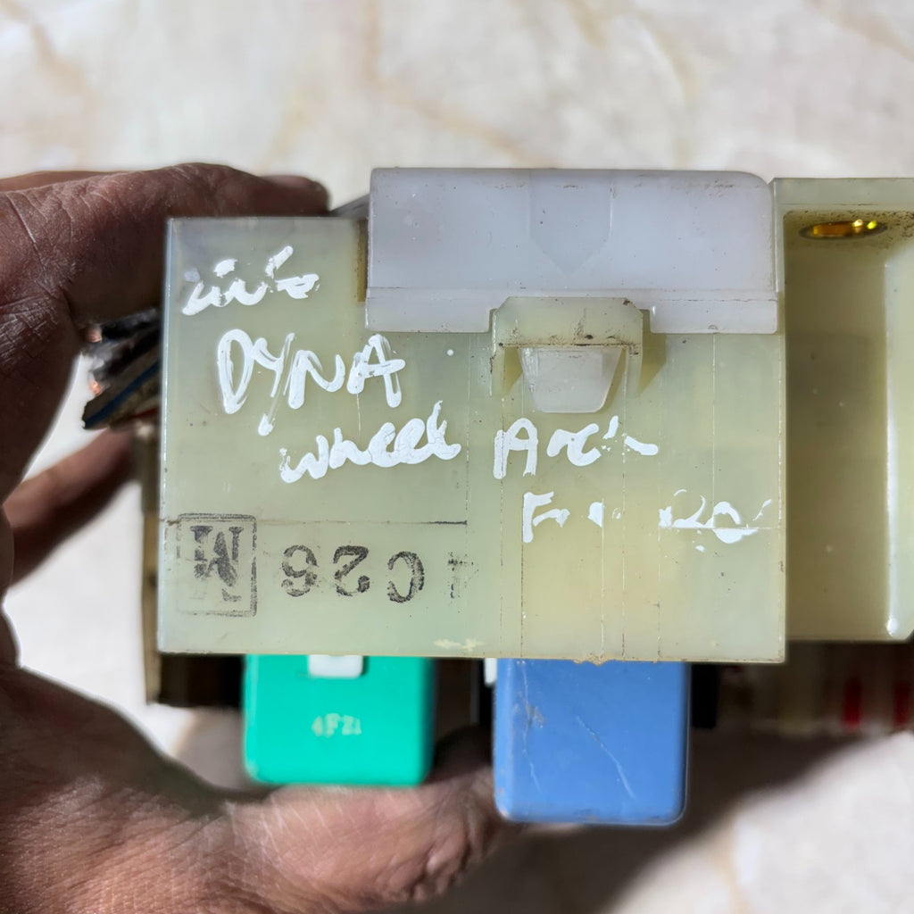 TOYOTA DYNA DIESEL FUSE BOX JUNCTION RELAY BLOCK WITH GLOW PLUG RELAY