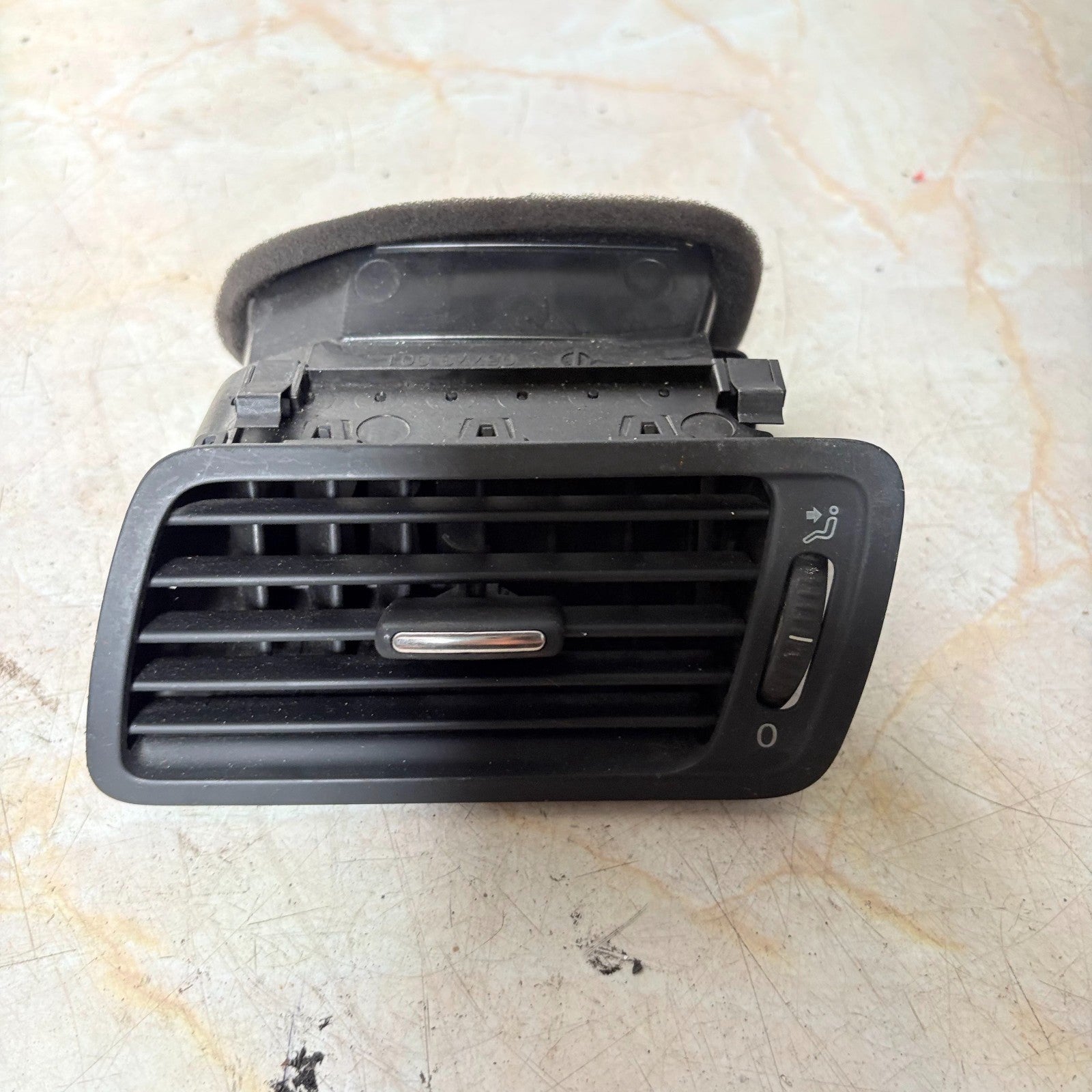 2005-2010 VW PASSAT DASH AIR VENT PASSENGER FRONT LEFT SIDE 3C2819701D