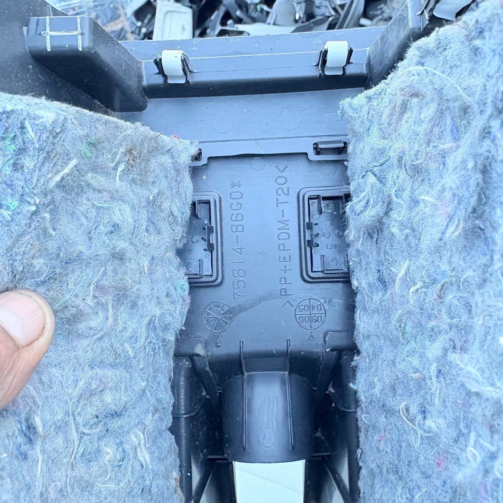 Suzuki Ignis Mk2 1.3 DDiS 5 Door 2003-2007 Rear Tunnel Console 75812-86G0