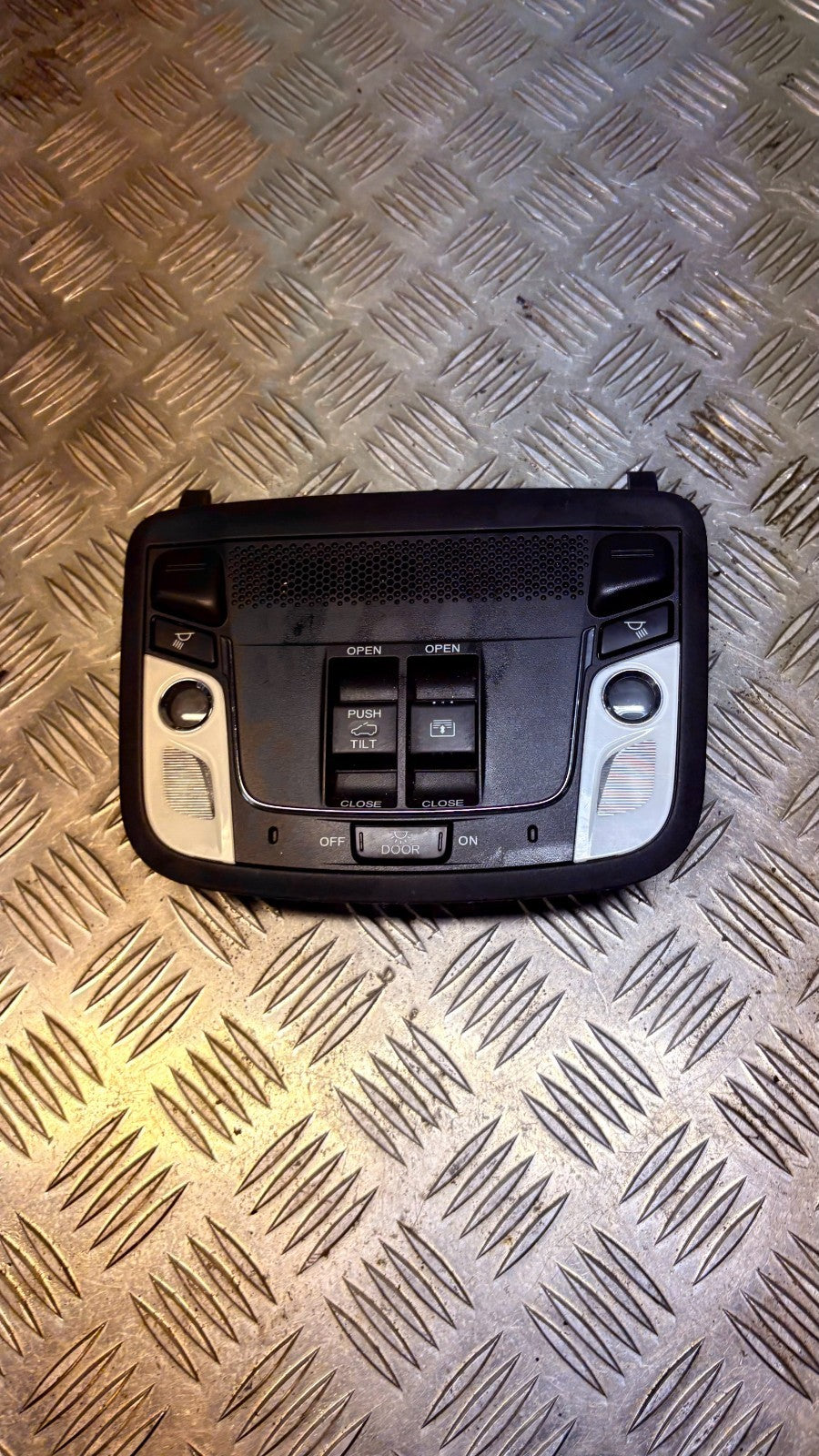 COURTESY LIGHT HONDA HRV 2018 w/CONTROL SWITCHES 39180-T0A-R010-M1