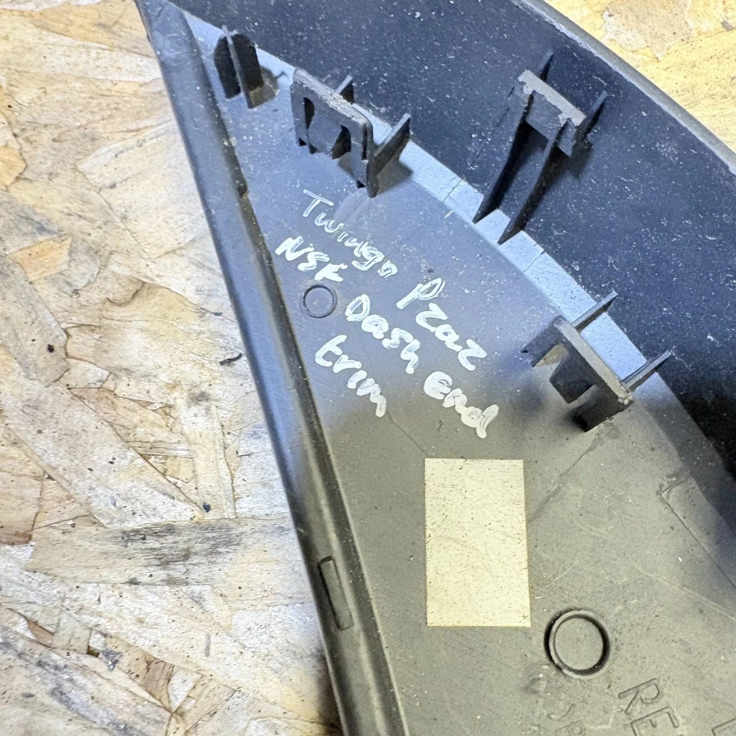 RENAULT TWINGO MK2 GT DASH END TRIM (PASSENGERS FRONT SIDE) 8200510233