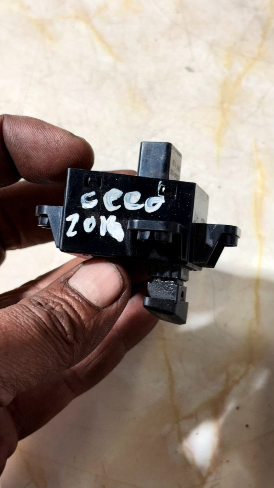 KIA CEED MK2 TEMPERATURE BUTTON SWITCH 2016 93796-A2700
