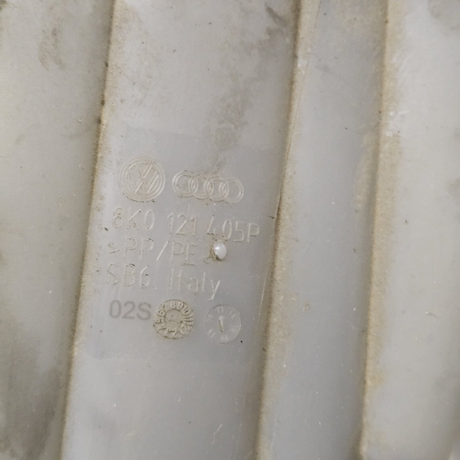 AUDI A4 B8 A5 8T Q5 8R 3.0 TDI COOLANT HEADER EXPANSION TANK 8K0121405P