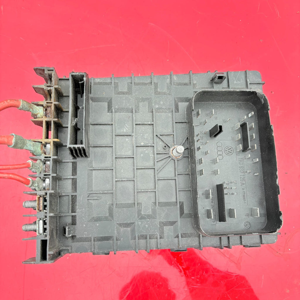 VW Golf Mk5 Central Electrics For Engine Bay Fuse Box 1K0937125A