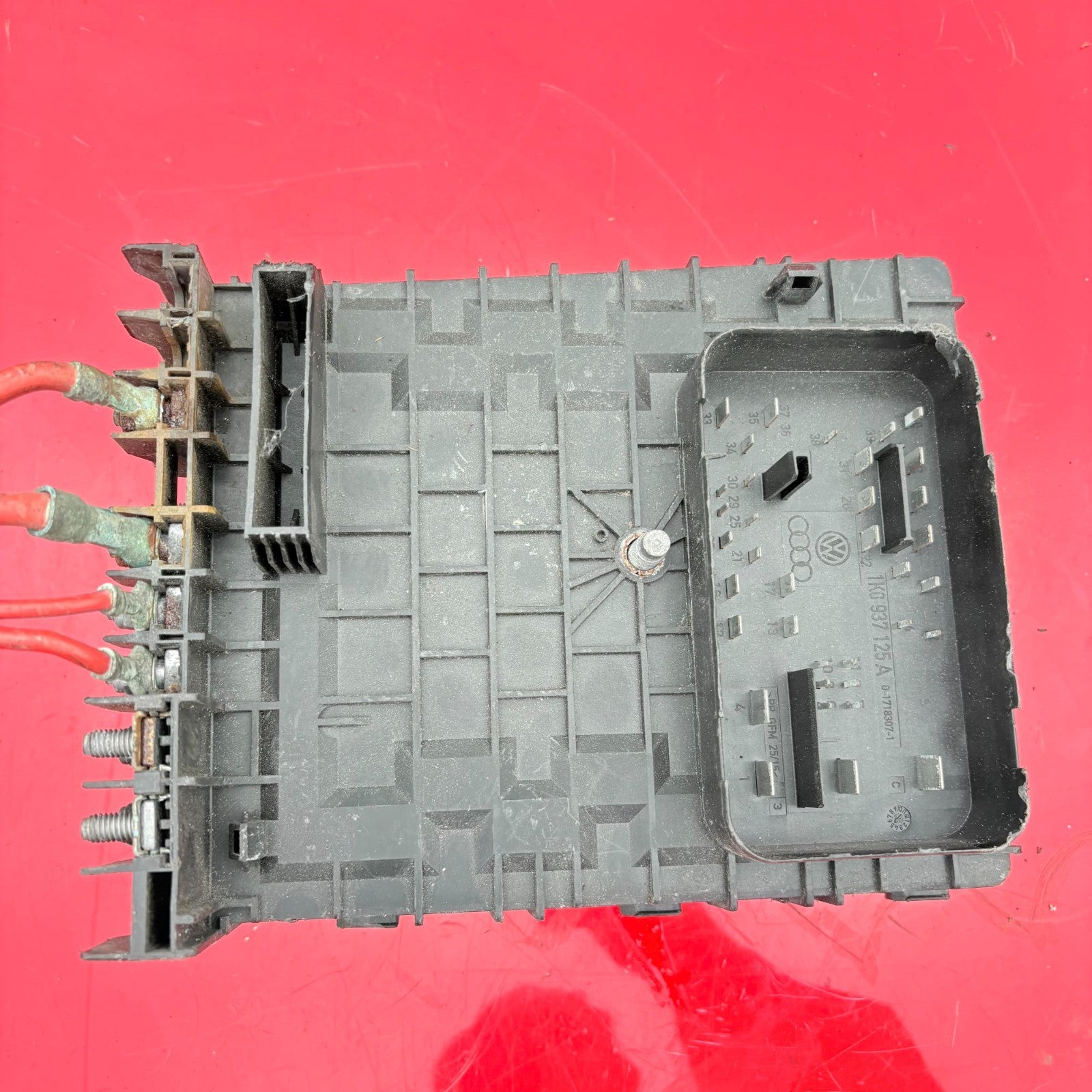 VW Golf Mk5 Central Electrics For Engine Bay Fuse Box 1K0937125A