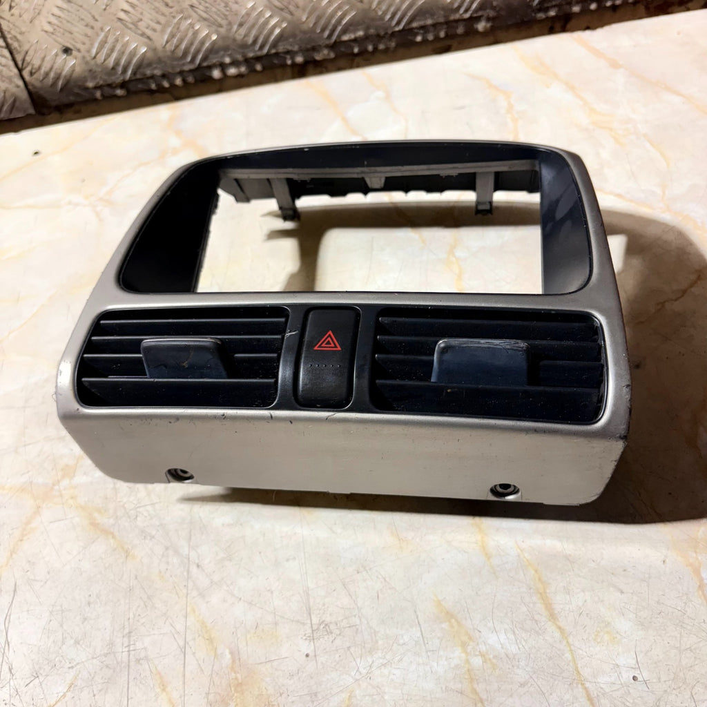 Honda CR-V MK2 2002-2006 Dashboard Central Air Vent Radio Bezel Trim 77250S9A013