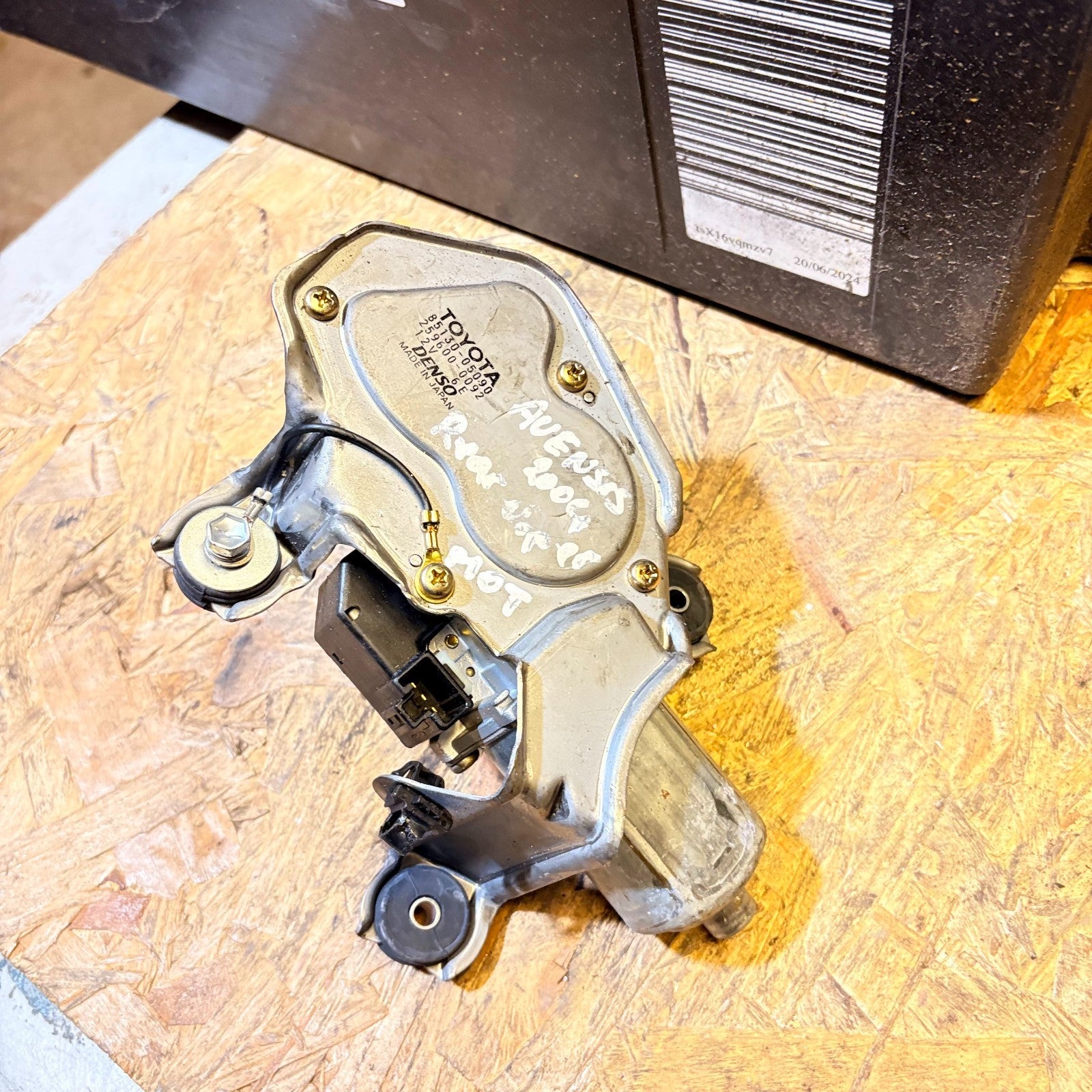 TOYOTA AVENSIS MK2 T250 2003-2008 REAR WIPER MOTOR HATCHBACK 85130-05090