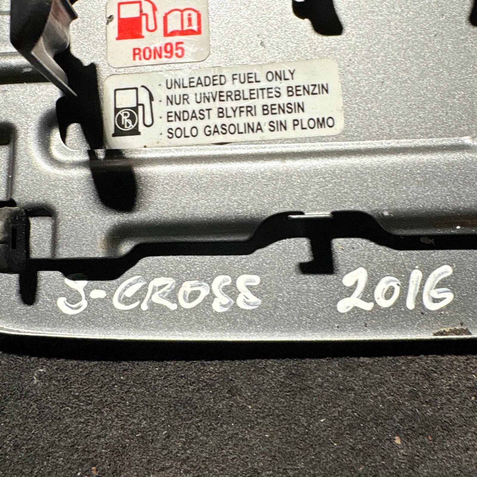 2014 SUZUKI SX4 S-Cross Fuel Flap GREY and Cap