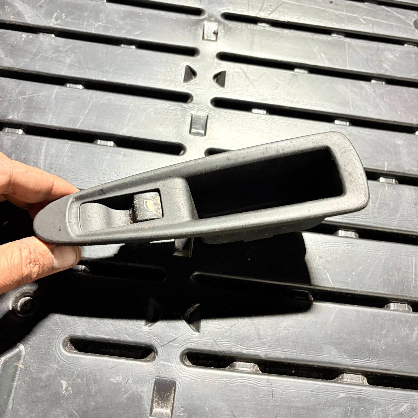 Citroen C4 VTR Plus Right Offside Rear Electric Window Switch 11-15