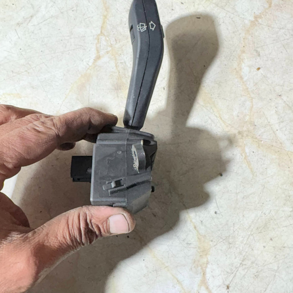 BMW 320D CONVERTIBLE WIPER STALK SWITCH 8 363 664 M