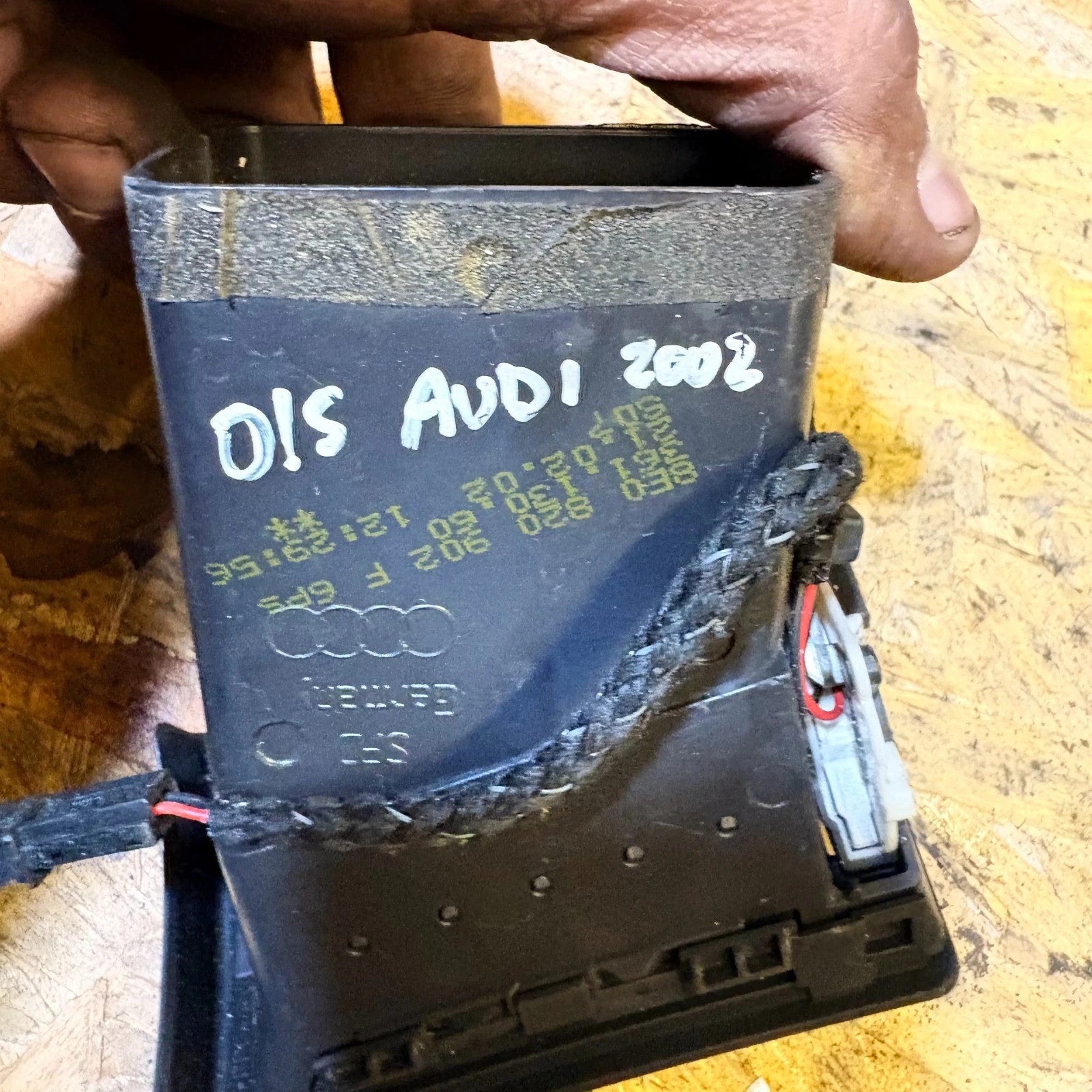 AUDI A4 01-08 DASHBOARD DRIVERS RIGHT SIDE HEATER AIR VENT 8E0820902F