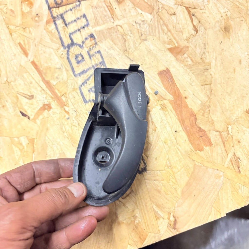 FORD FOCUS OSF DRIVER FRONT RIGHT SIDE INTERNAL DOOR HANDLE