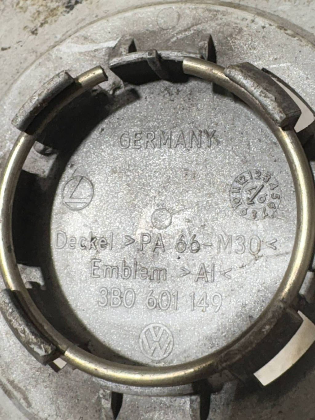 Volkswagen Golf Center Cap (Cao assy-wheel hub) 3B0601149
