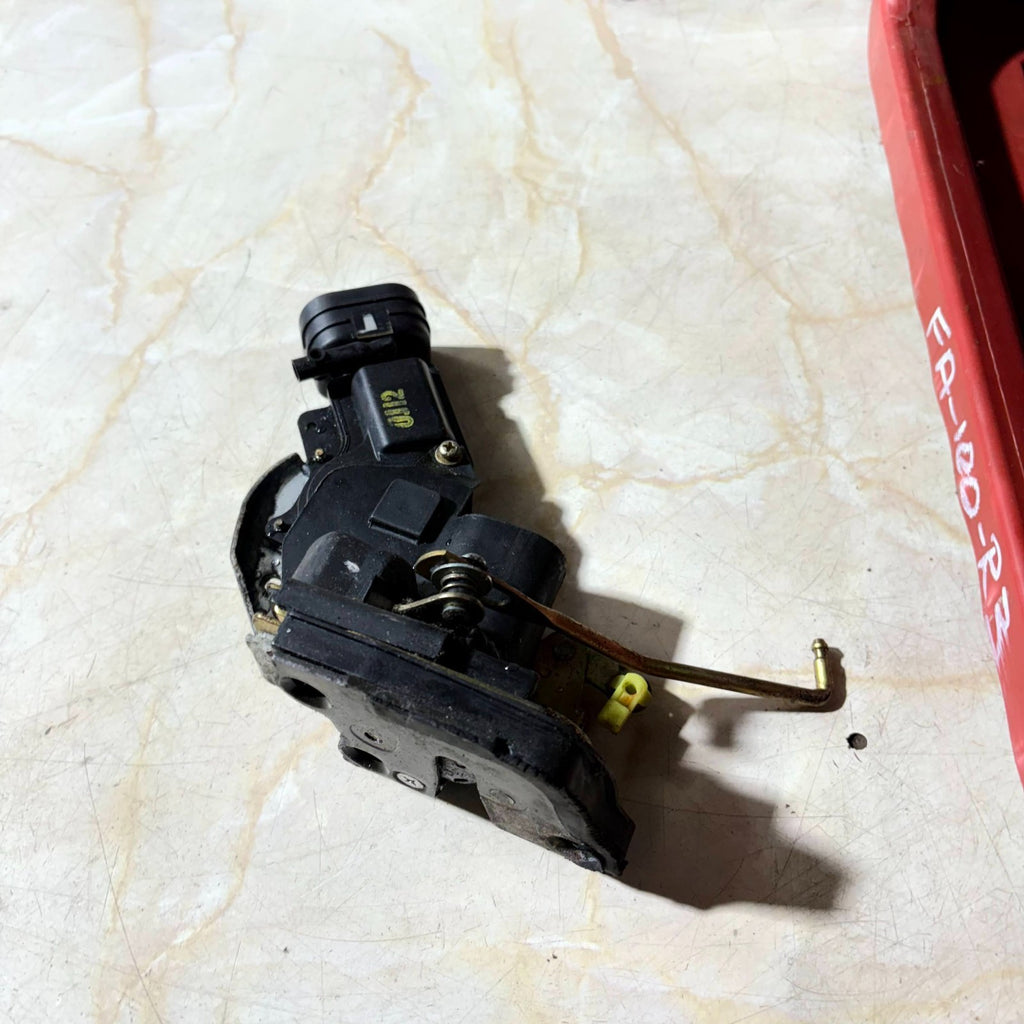 Suzuki Grand Vitara (2001-2005) Rear Passenger Side Door Central Locking Catch