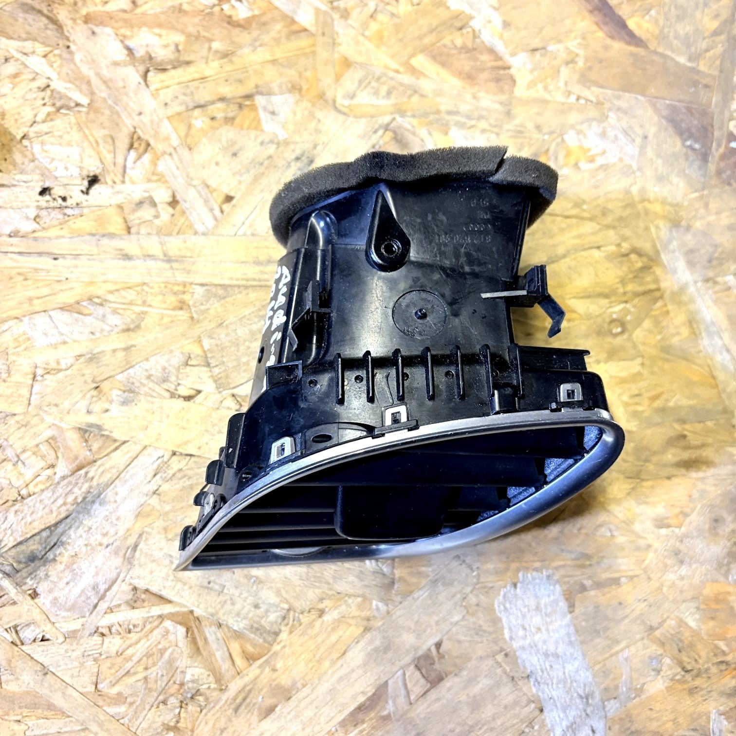 2014 AUDI A4 B8 PASSENGER FRONT DASHBOARD AIR VENT 8T2820901F