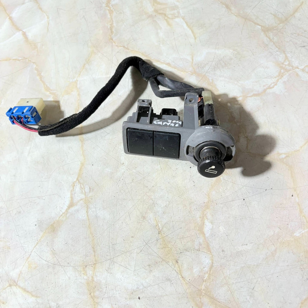 Kia Carens 2000-2006 12V Power Socket Cigarette Lighter & Blank Panel Assy