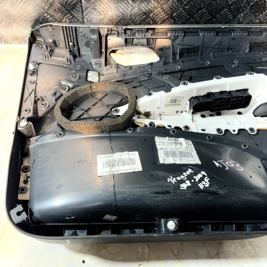 Peugeot 308 MK1 2007-13 Front Left Passenger Nearside Door Card Panel 96815315ZD