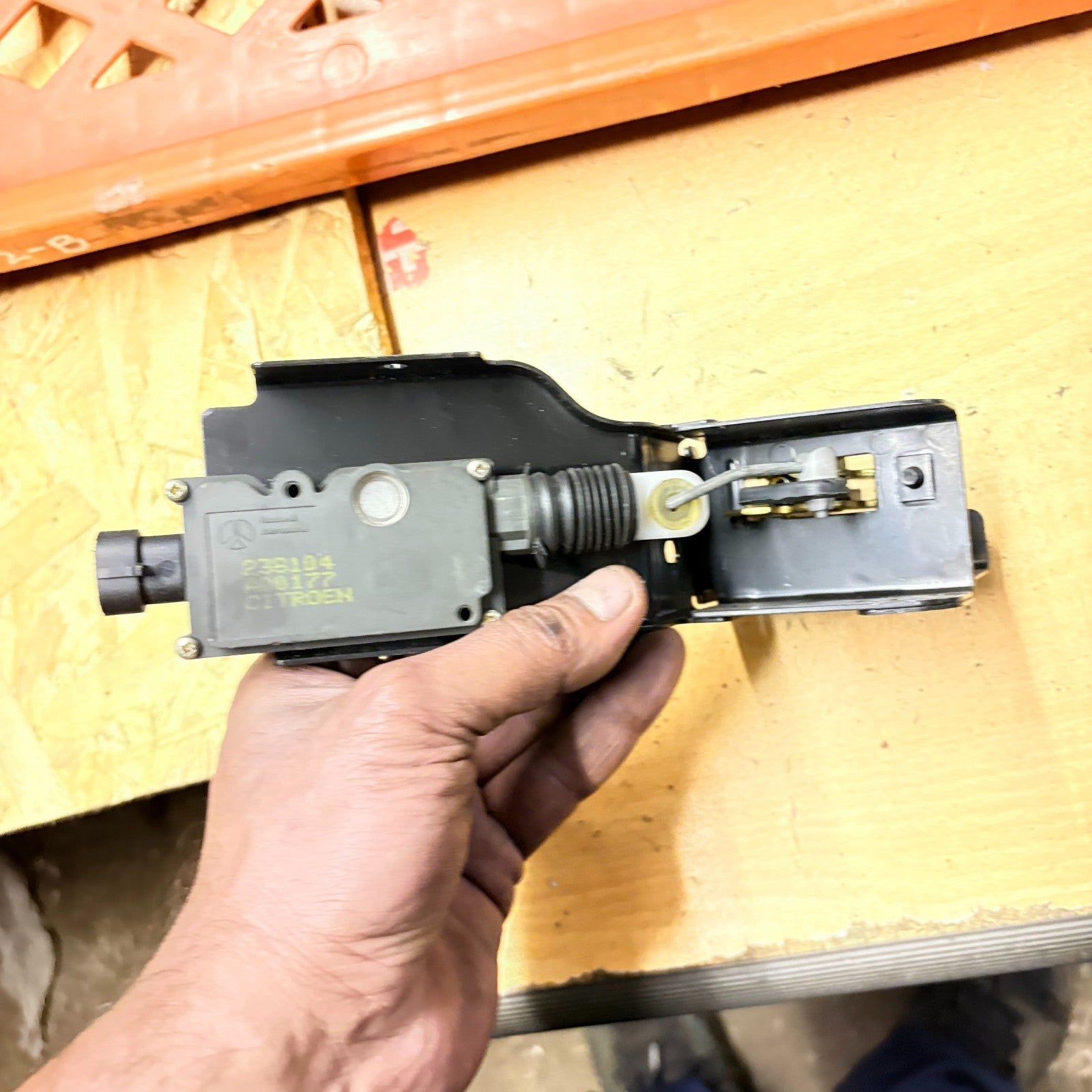 Citroen C5 2005 Tailgate window boot lock latch motor A00177