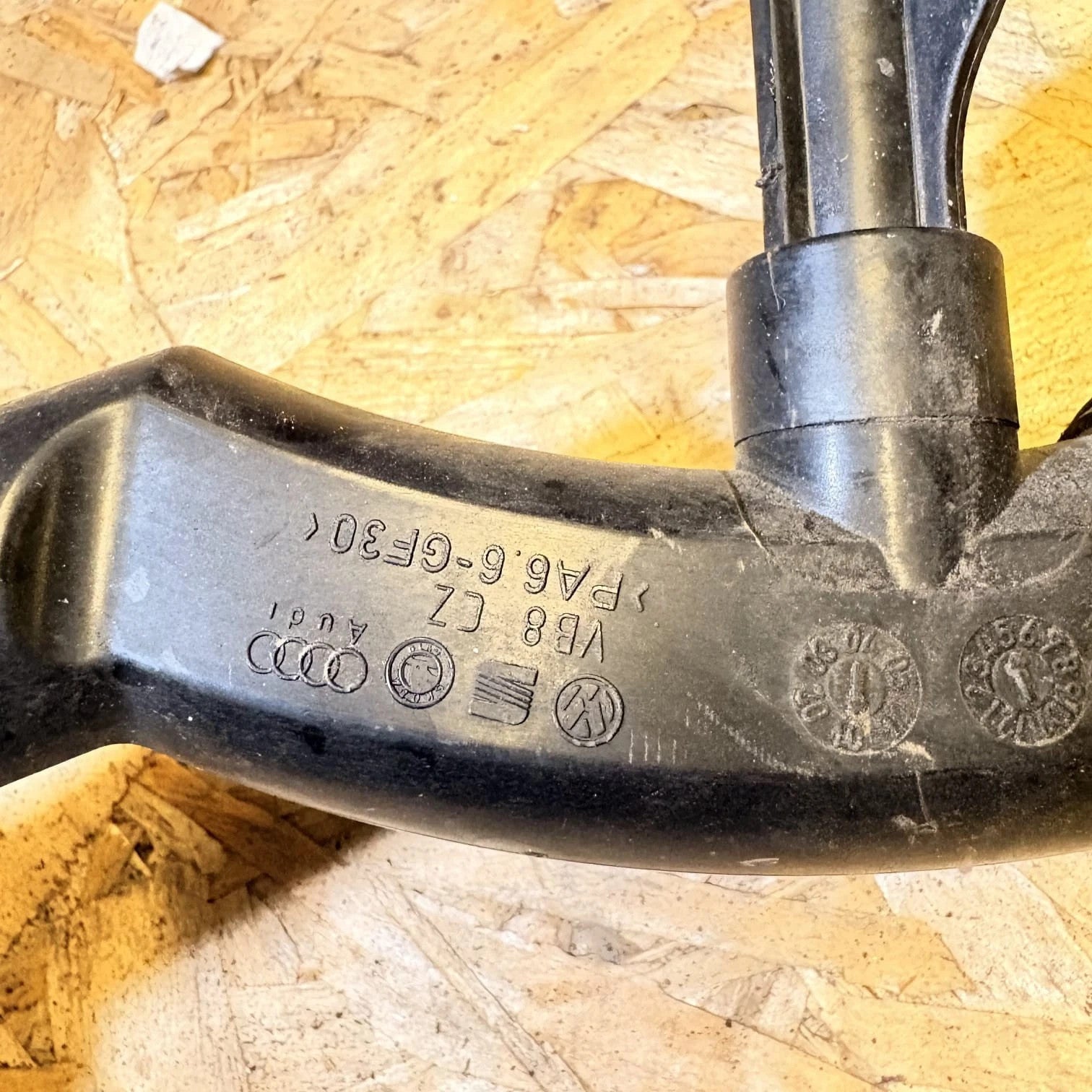 Vw Volkswagen Fox Radiator Pipe Water Pipe Pants (Water Pants) VB8CZ