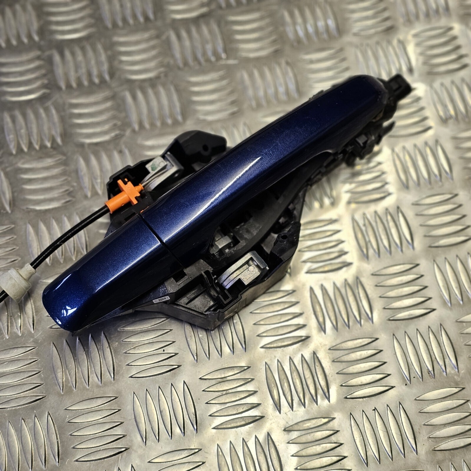 JAGUAR XE X760 DRIVER OFF SIDE REAR EXTERIOR DOOR HANDLE BRACKET 2015-2019