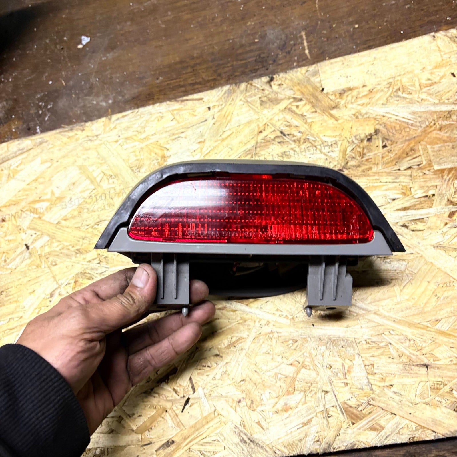 Kia Sedona 2004-2005 0K52Y51580BCY High Level Third Brake Light Tailgate