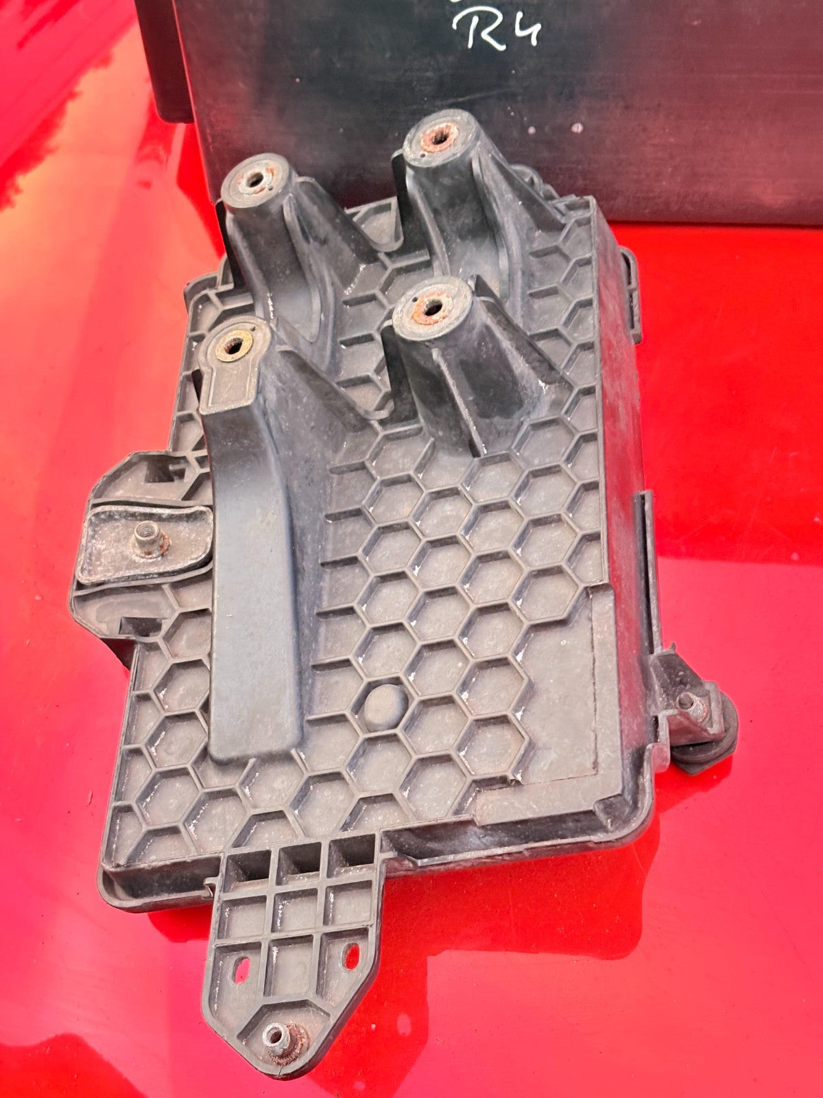 VW New Beetle Battery Tray Bracket 1Y0915333A 2002-2010 Hatch 03-10 Cabrio