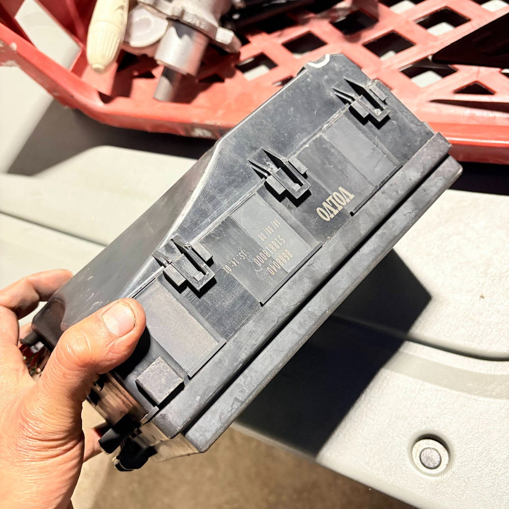VOLVO V50 2004-2012 FUSE BOX 30786995