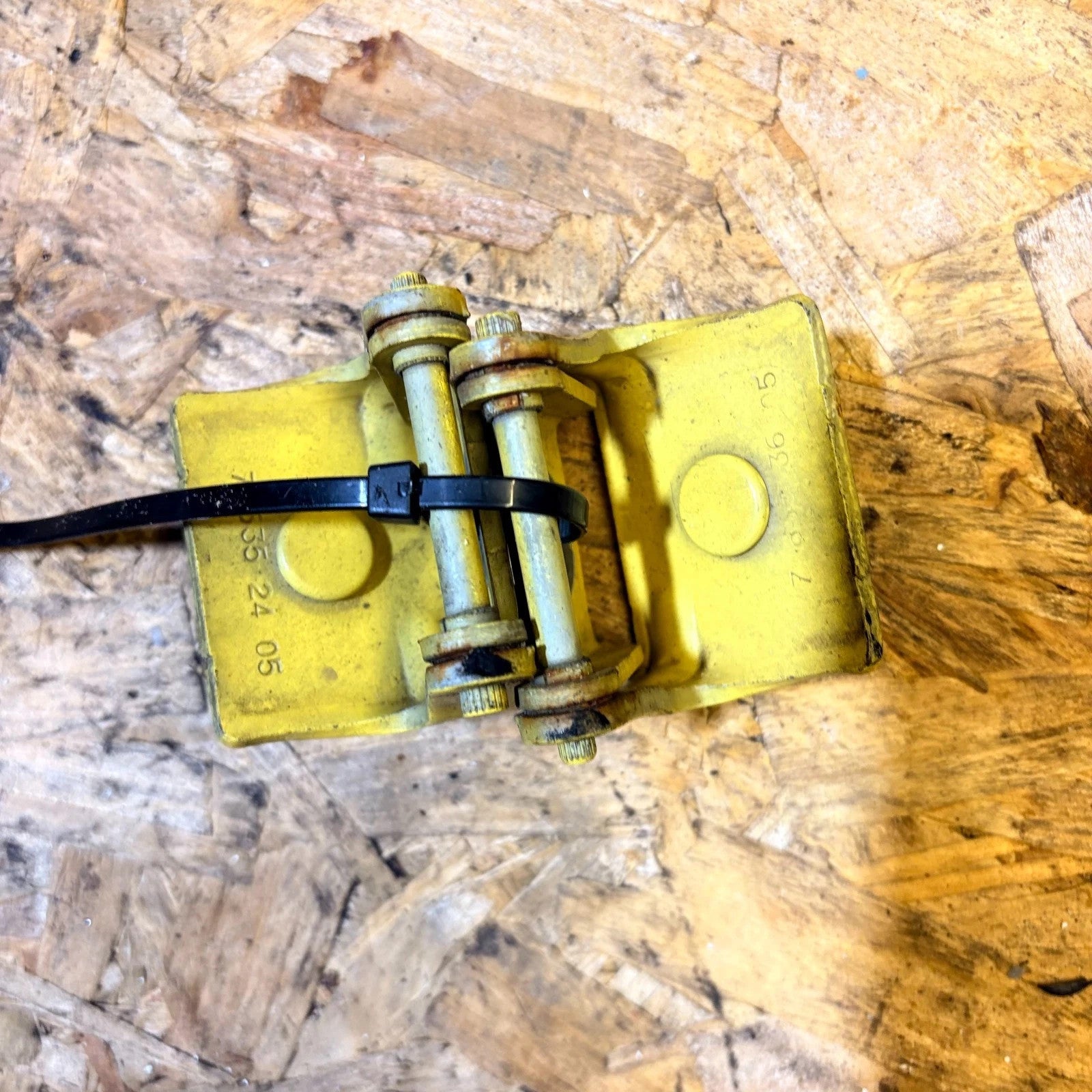 Peugeot 1007 2005 Left/Right Door Hinge