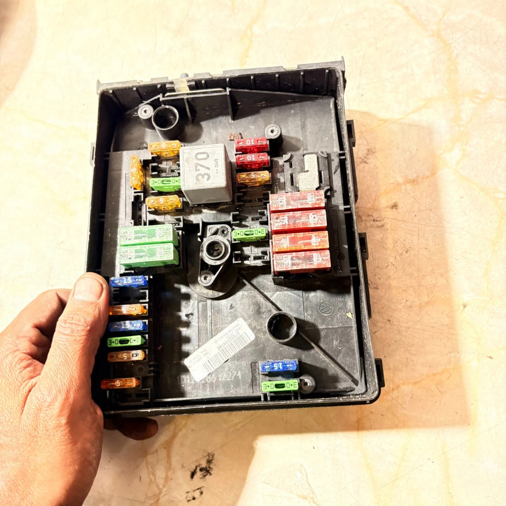 Volkswagen Golf Plus 2005-2009 Engine Bay Fuse Box Relay Module 0-1718128-1 0171