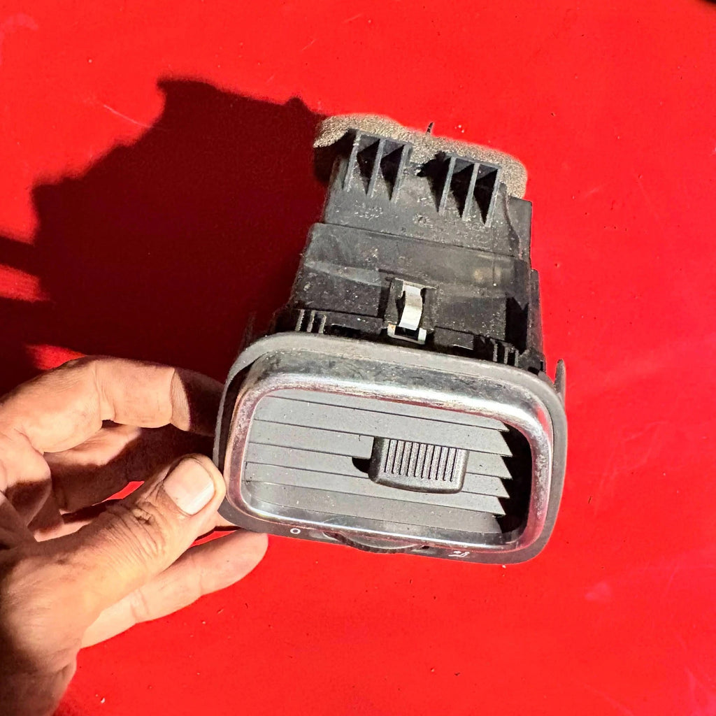 VOLKSWAGEN SCIROCCO 2009 DRIVERS RIGHT DASHBOARD AIR VENT 1Q0819704