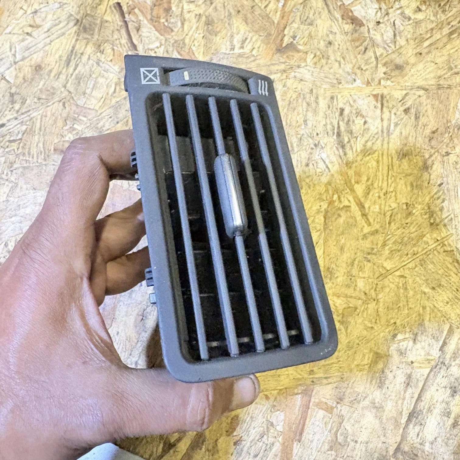 TOYOTA COROLLA 2003-2008 E120 AIR VENT LEFT PASSENGER FRONT BOURBON8222
