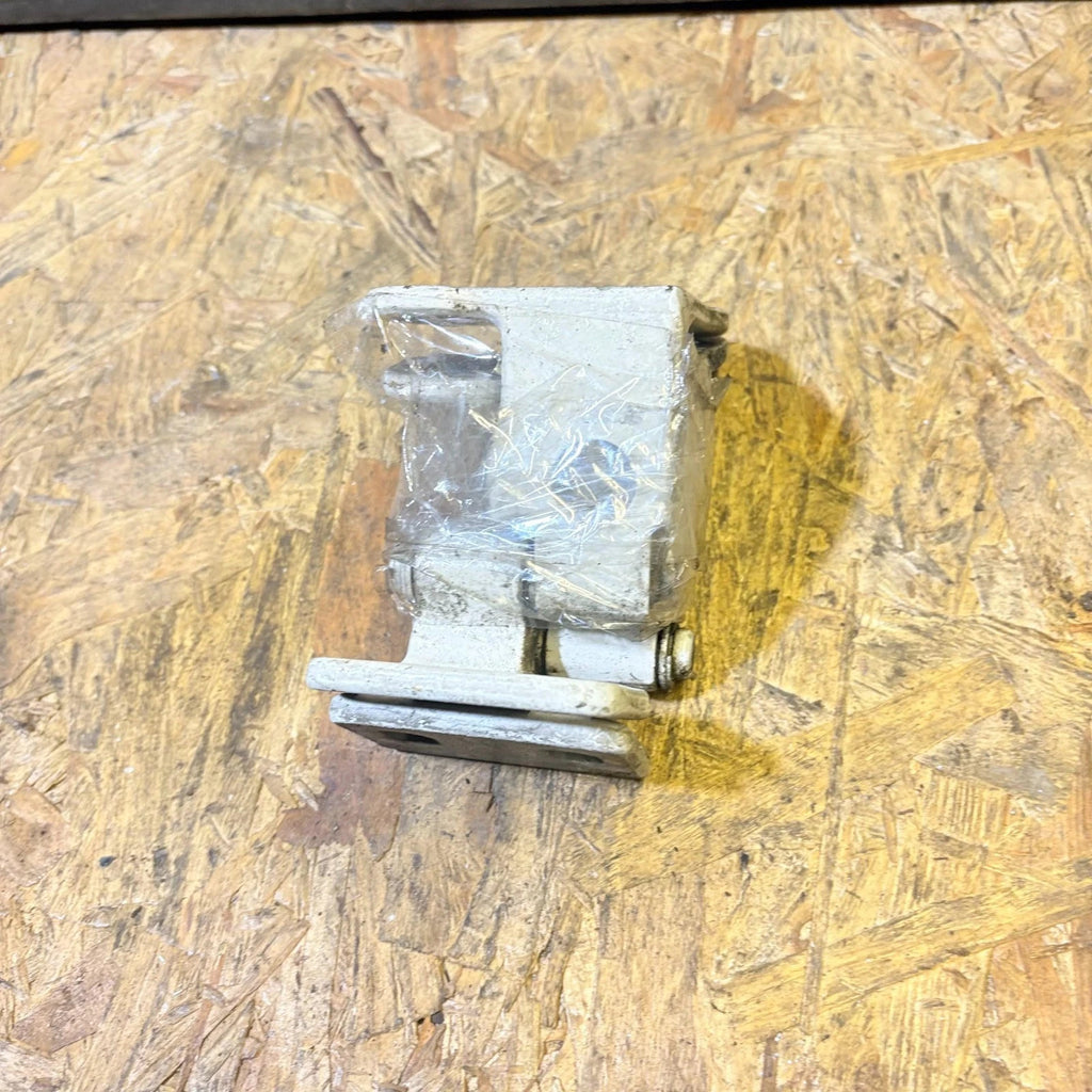 Range Rover Vogue L322 2002-2012 5 Door Front Left Door Hinges Pair 70254419