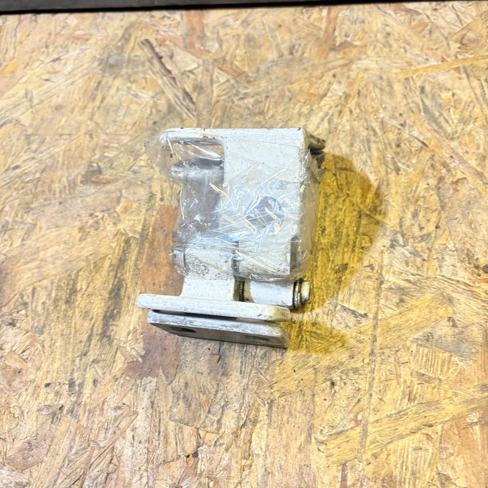 Range Rover Vogue L322 2002-2012 5 Door Front Left Door Hinges Pair 70254419