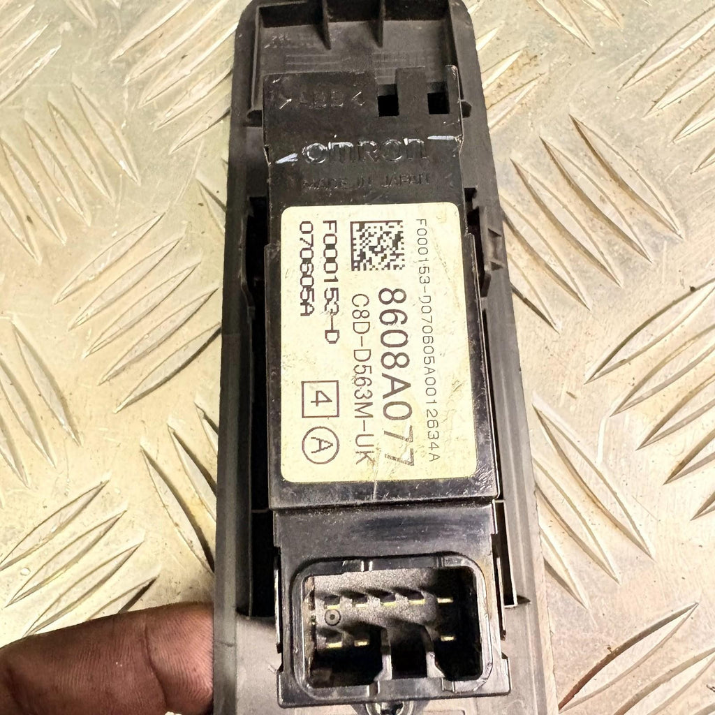 2006 MITSUBISHI COLT FRONT LEFT PASSENGER SIDE WINDOW SWITCH 8608A077