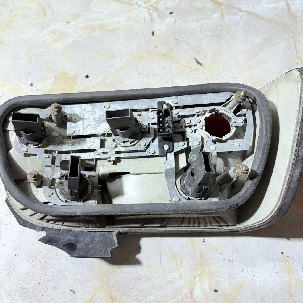 BMW E36 3 Series 320 Rear Right Tail Light Lamp 29548012