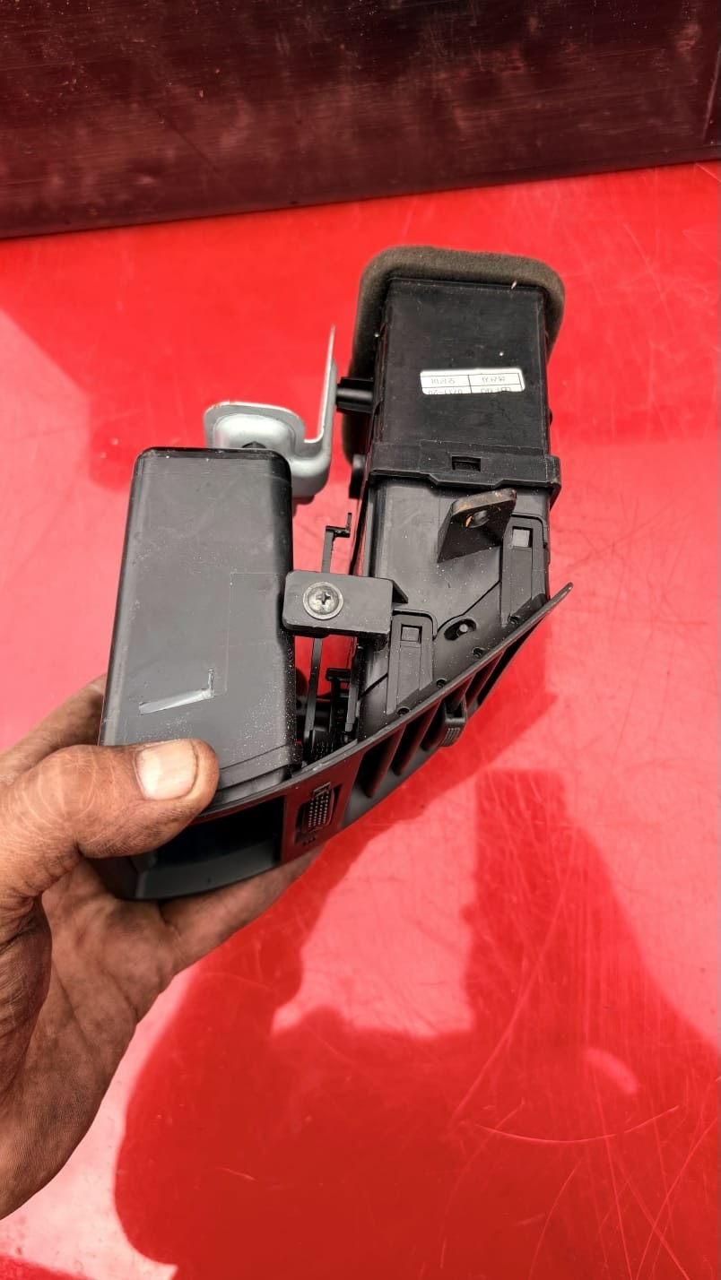 Hyundai Coupe SIII 2007-2008 Passenger Dash Air Vent Tray 97490-2C700