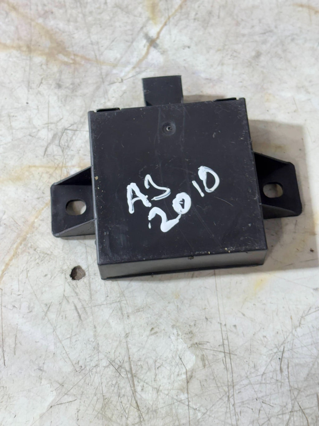 Audi A3 S3 8P 2010 Alarm control unit module 1K0907719C 19800DDFD9