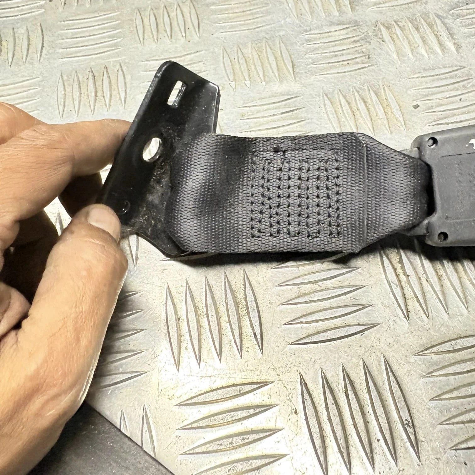 Fiat 500 2007-2024 SEAT BELT BUCKLE REAR PASSENGER SIDE 190612 C383