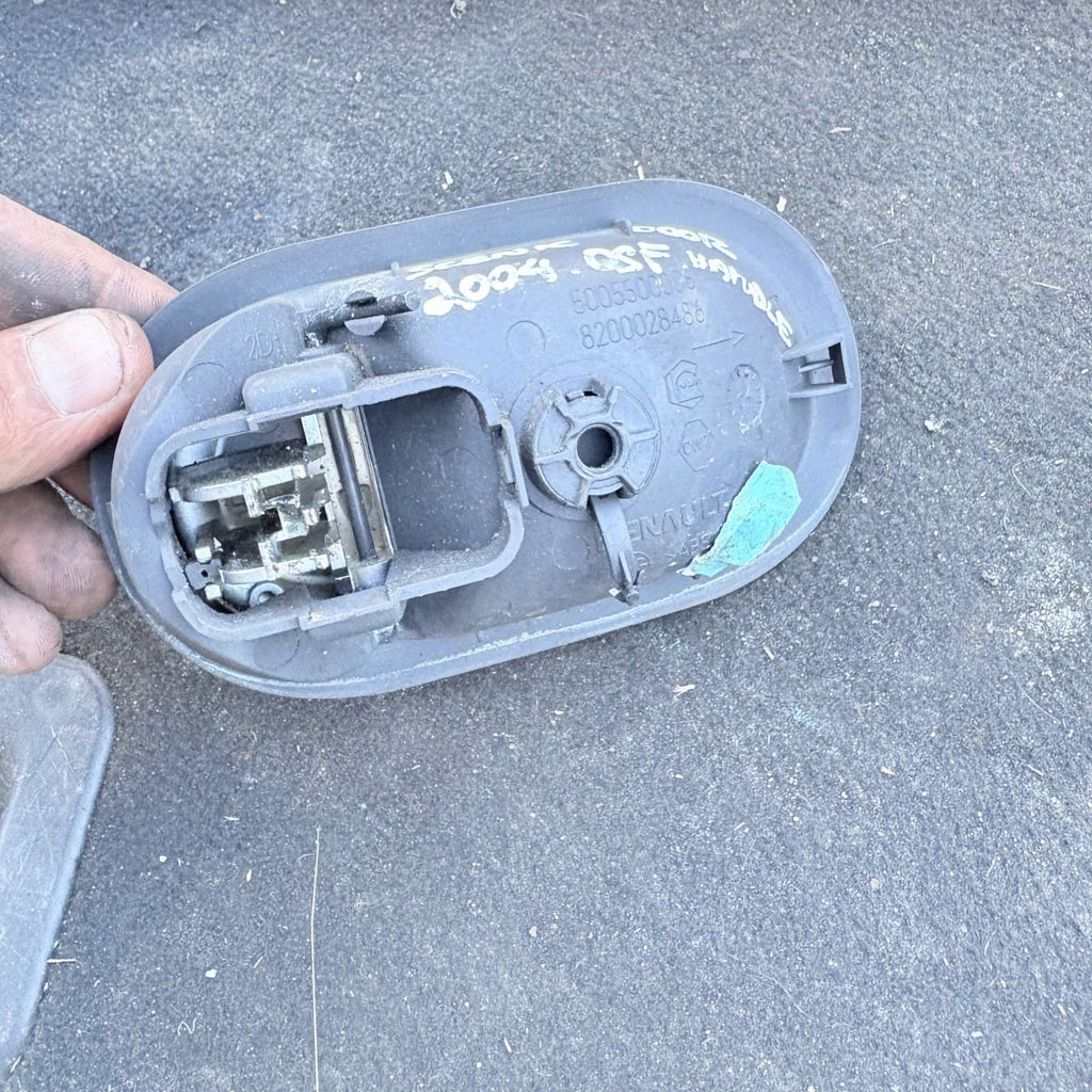 2003-2009 RENAULT MEGANE O/S/F Driver Front INTERIOR DOOR HANDLE 8200028486