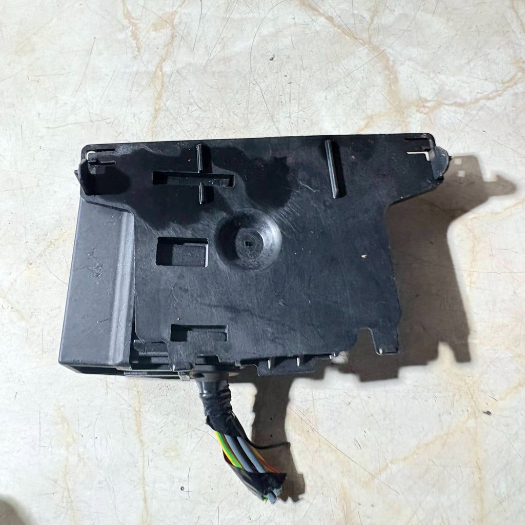 2019 VAUXHALL CORSA E FUSE RELAY BOX 13359061