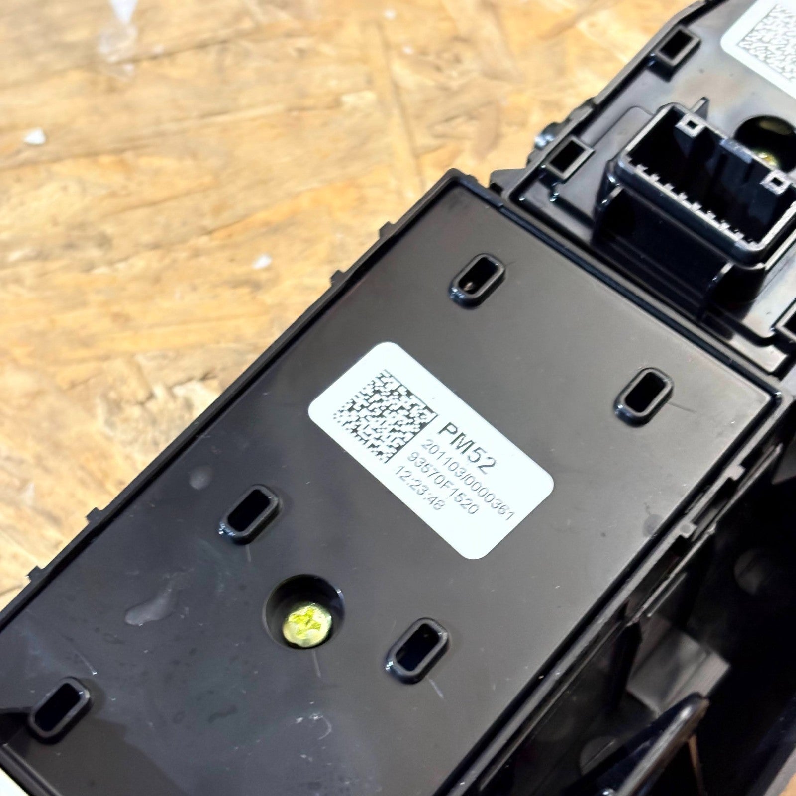 Kia Sportage QL 5dr 2015-2022 RHD Driver Door Window Switch FR 82741-F1000
