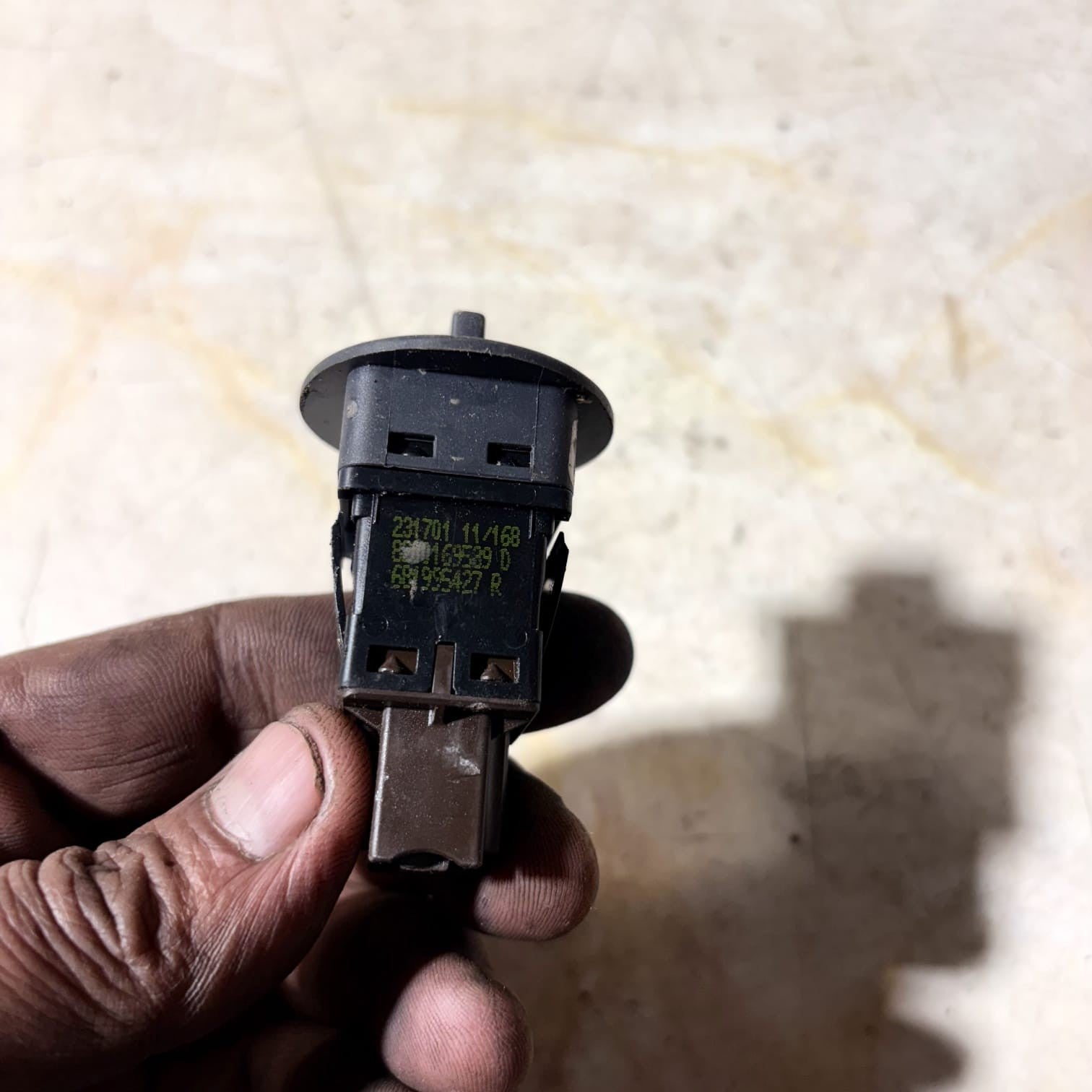 #15 2011 DACIA SANDERO AIRBAG ON OFF SWITCH 681995427R