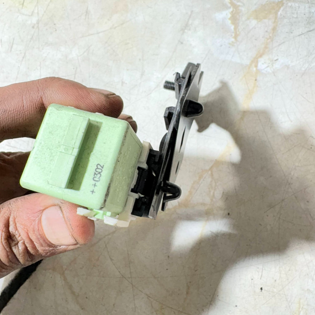 BMW & MINI White Green Make Contact Relay V23134-K59-X312