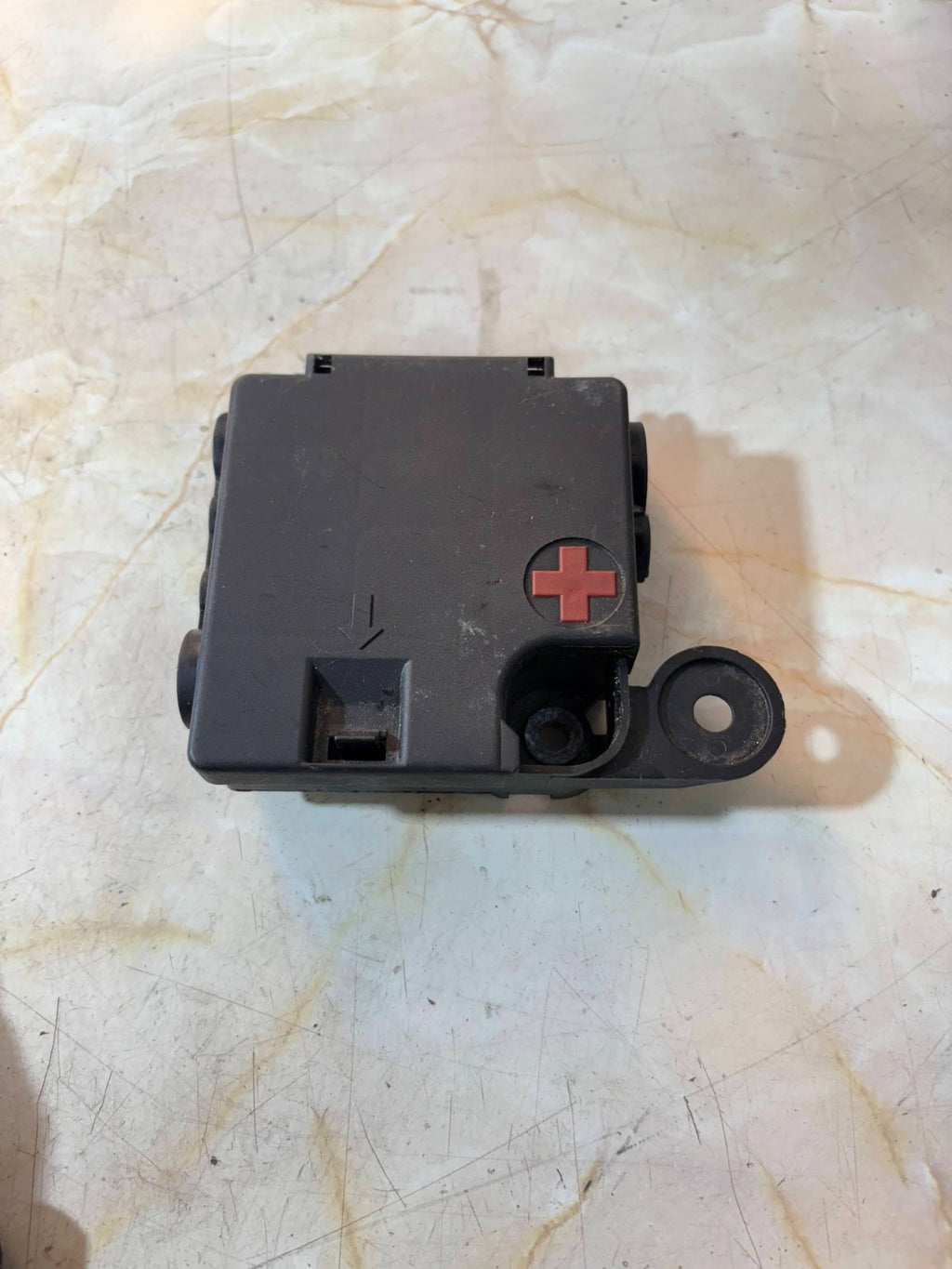 AUDI A4 B8 A5 8T 2009-UNDER BONNET BATTERY POSITIVE POWER JUNCTION