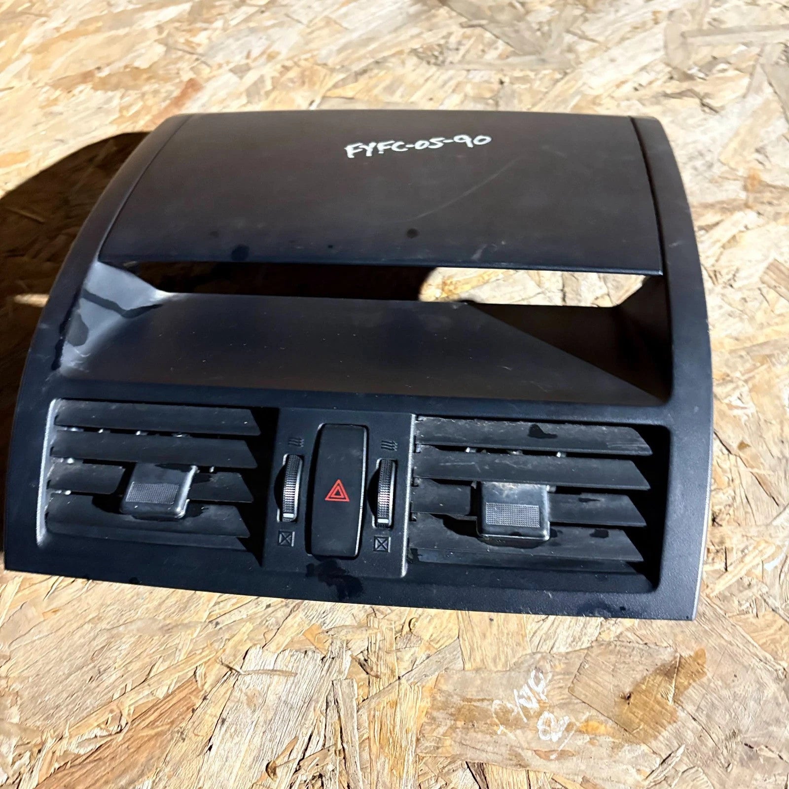 Mazda 6 GH 2008?2012 Interior Centre Console Air Vents Hazard Switch Clock