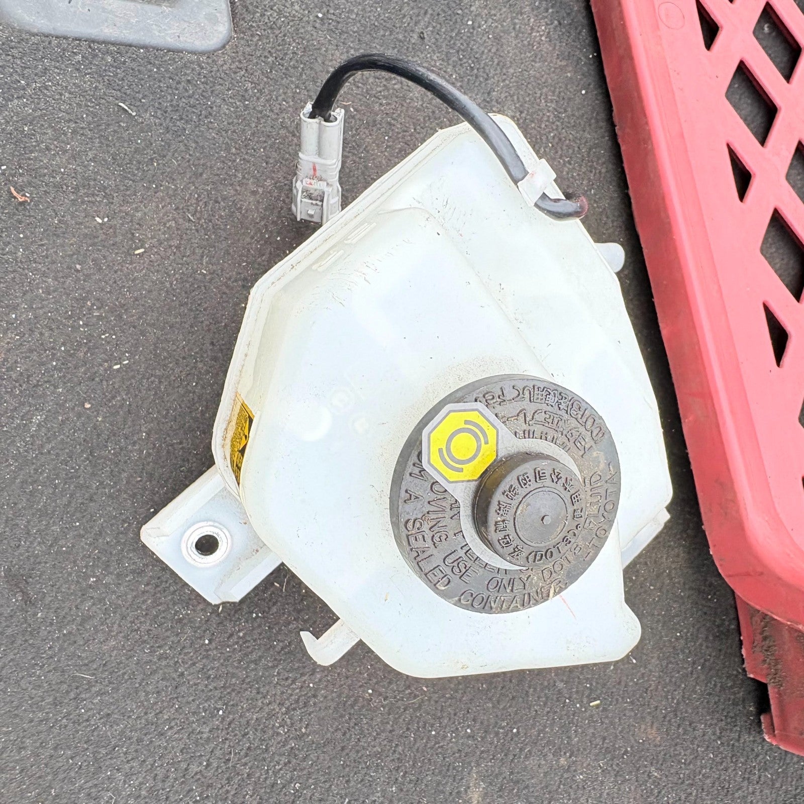 TOYOTA Prius 4 generation (XW50) (2015-2023) Expansion Tank
