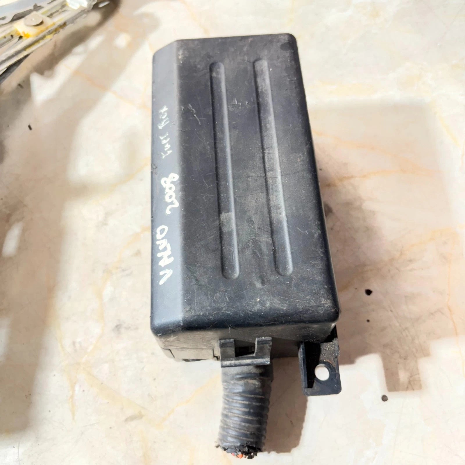 Volvo V50 MK1 Facelift 2007-2012 Engine Bay Fuse Box Module Cover Lid