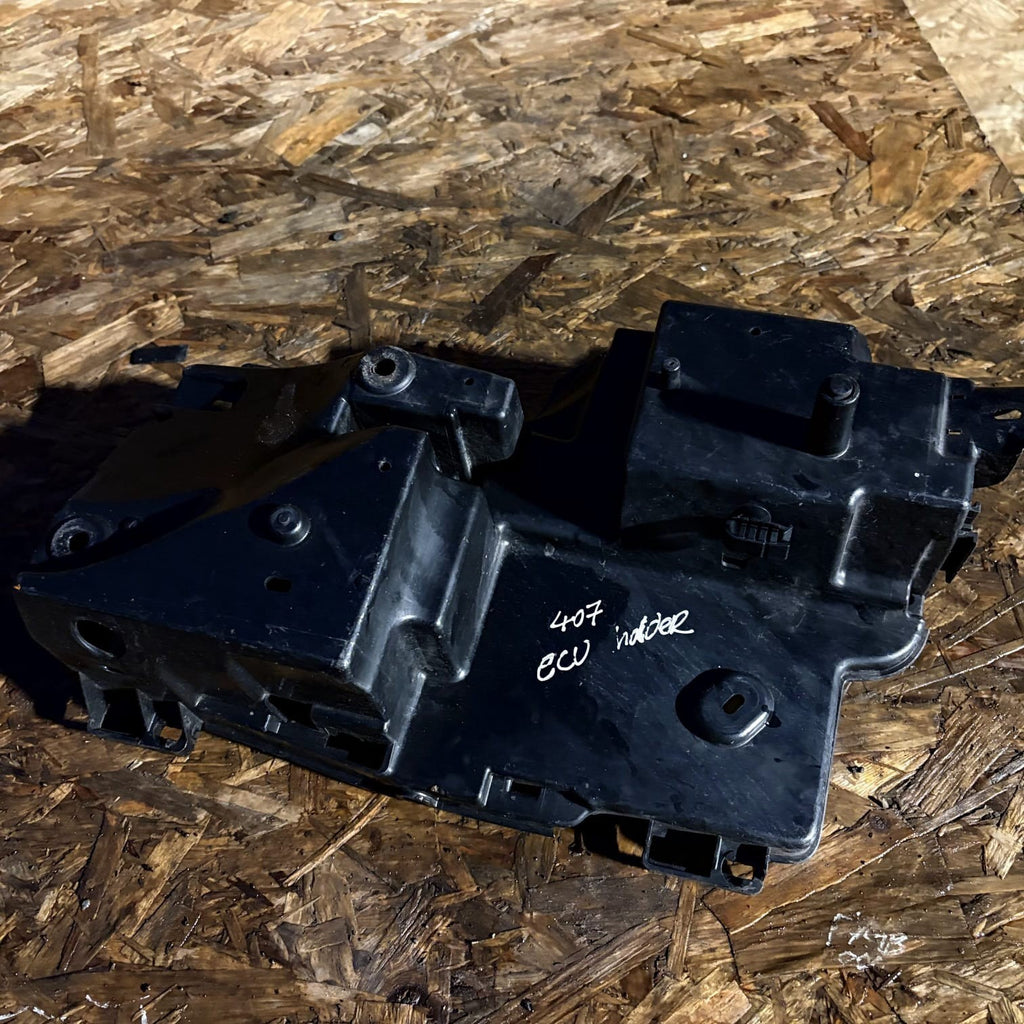 Peugeot 407 SW Estate ECU Fuse Box Holder Tray Engine Bay 96448558 04-11