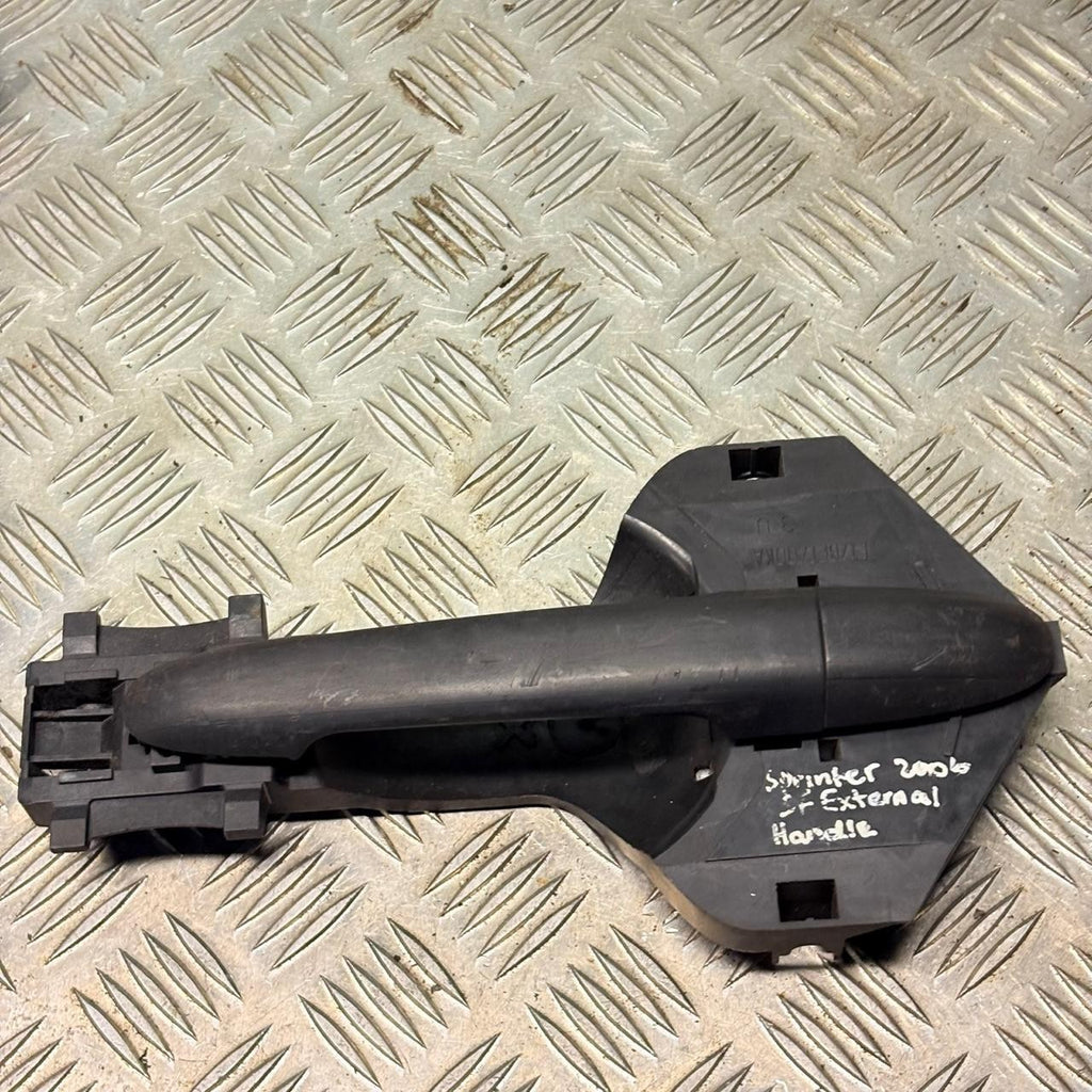 MERCEDES SPRINTER DRIVERFRONT EXTERIOR DOOR HANDLE RIGHT SIDE